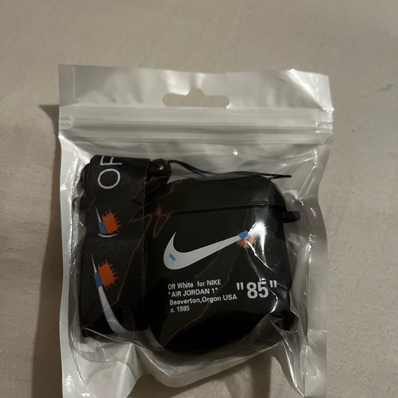 Nike AirPod Cases - Picture 14 of 16